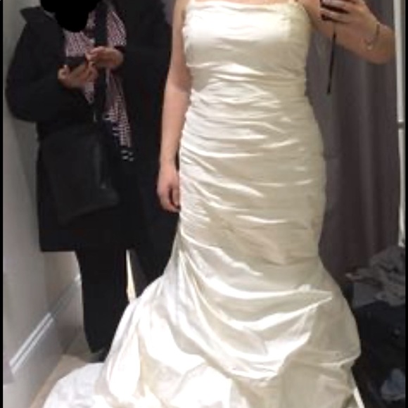 Paloma Blanca Wedding Gown - Picture 5 of 8